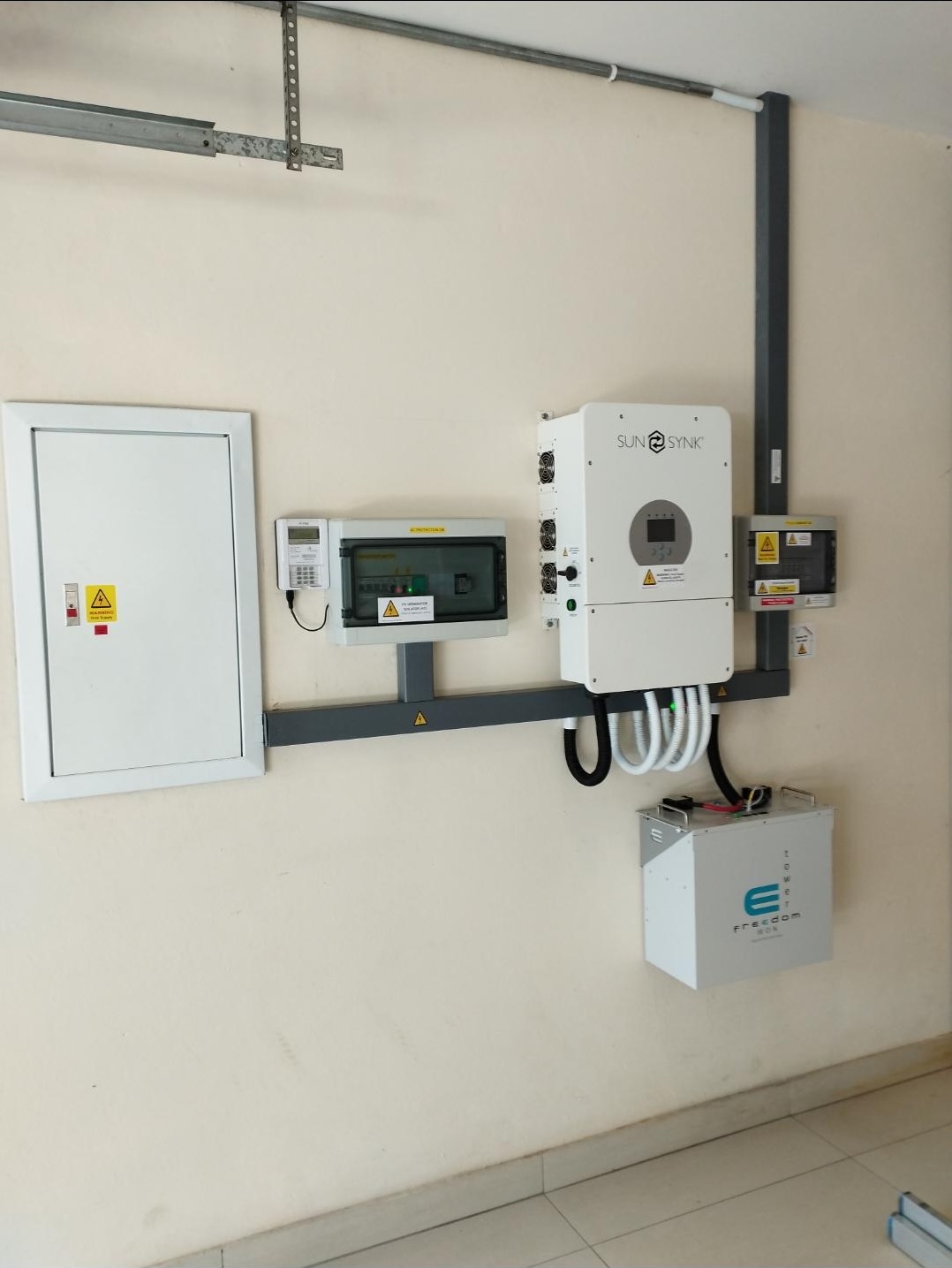 SunSynk Inverter + Freedom Battery